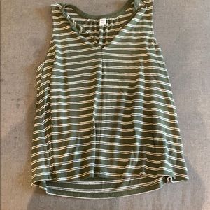 Old Navy tank size M